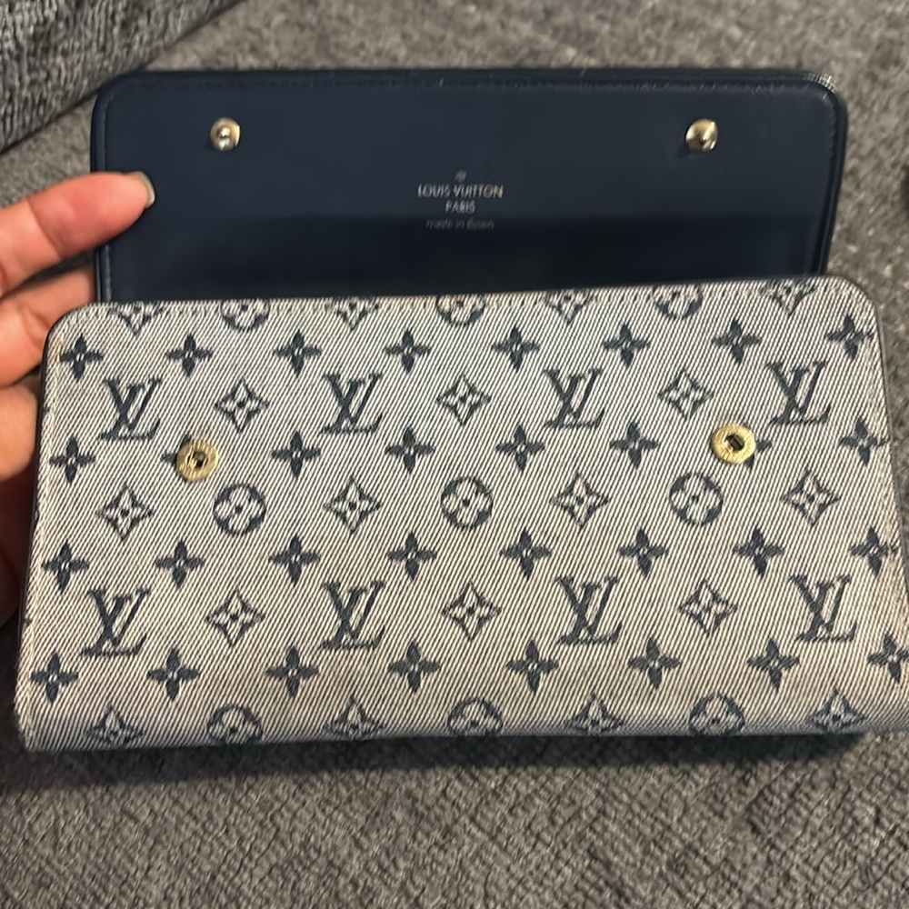 LOUIS VUITTON
Navy Monogram Mini Lin International Wallet - Picture 4 of 13